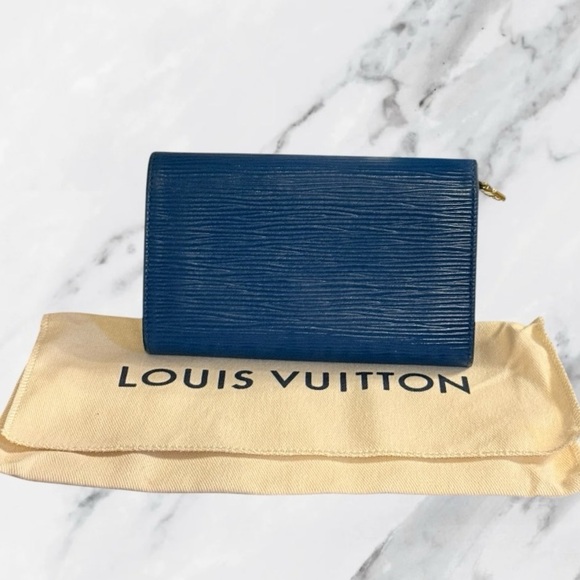 Louis Vuitton Authentic Blue Epi Leather Porte Tresor Wallet with Dustbag - Picture 2 of 16